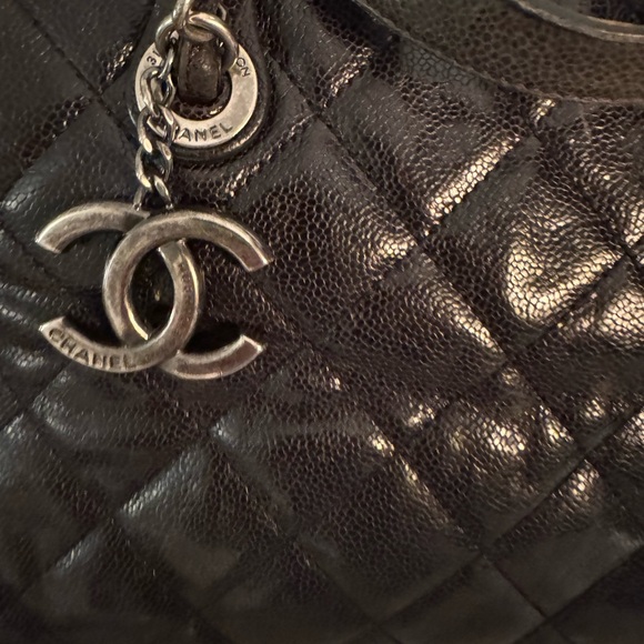 Chanel
CC Crave large Tote Quilted Glazed Caviar - Picture 15 of 16